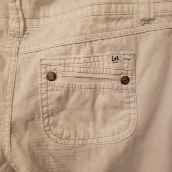 Shorts - Picture 3 of 5